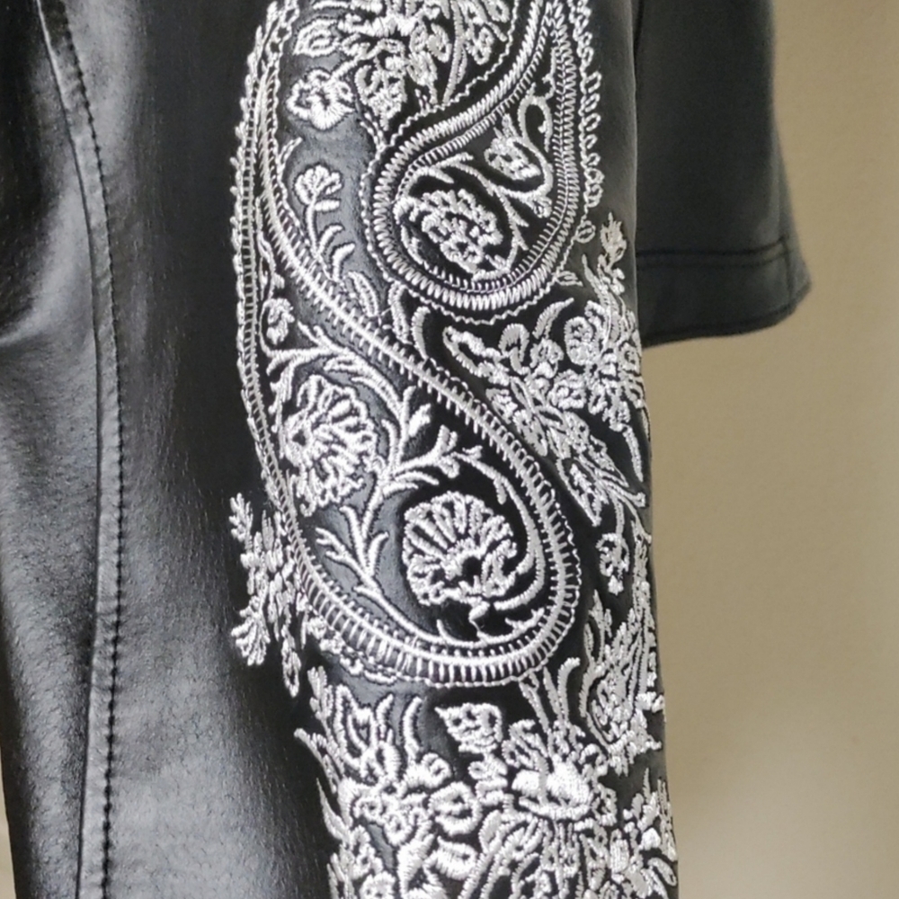 1DAY SALE PRICE 🍂 CUSTOM EMBROIDERED GENUINE LEATHER JACKET - Picture 4 of 5